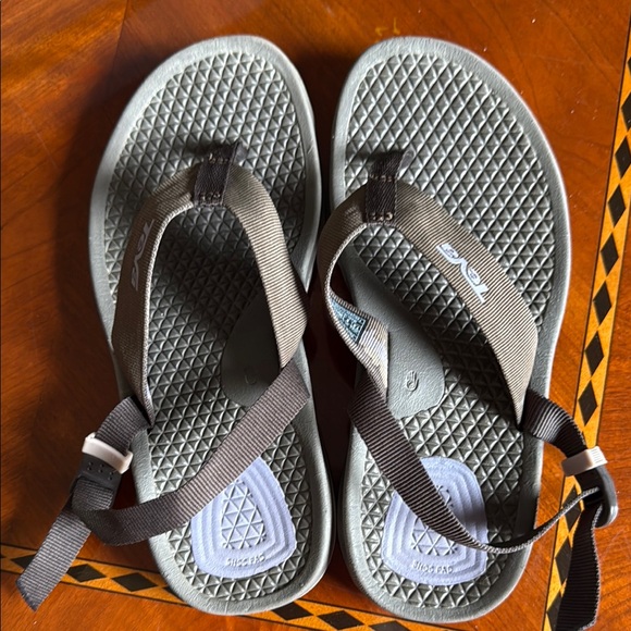 Teva Ultimate Thong Flip Flops with back strap - Picture 2 of 8